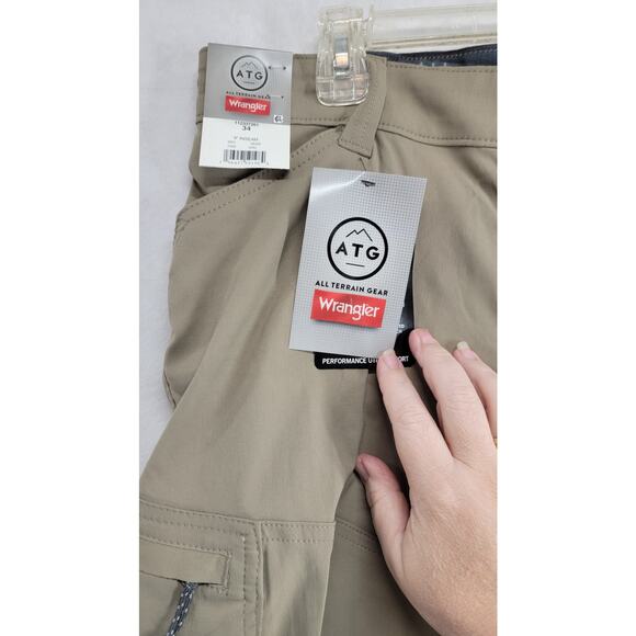 WRANGLER - MEN'S 34" - BROWN ALL TERERAIN GEAR CARGO SHORTS - Picture 3 of 8